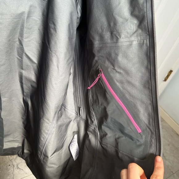 Patagonia super alpine goretex jacket - Picture 11 of 13